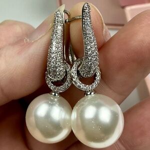 👠Pearl Leverback Earrings with Pavé Detail